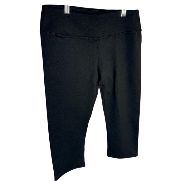 NWT Fabletics | Salar Crop Leggings | Black | XS - Picture 3 of 6